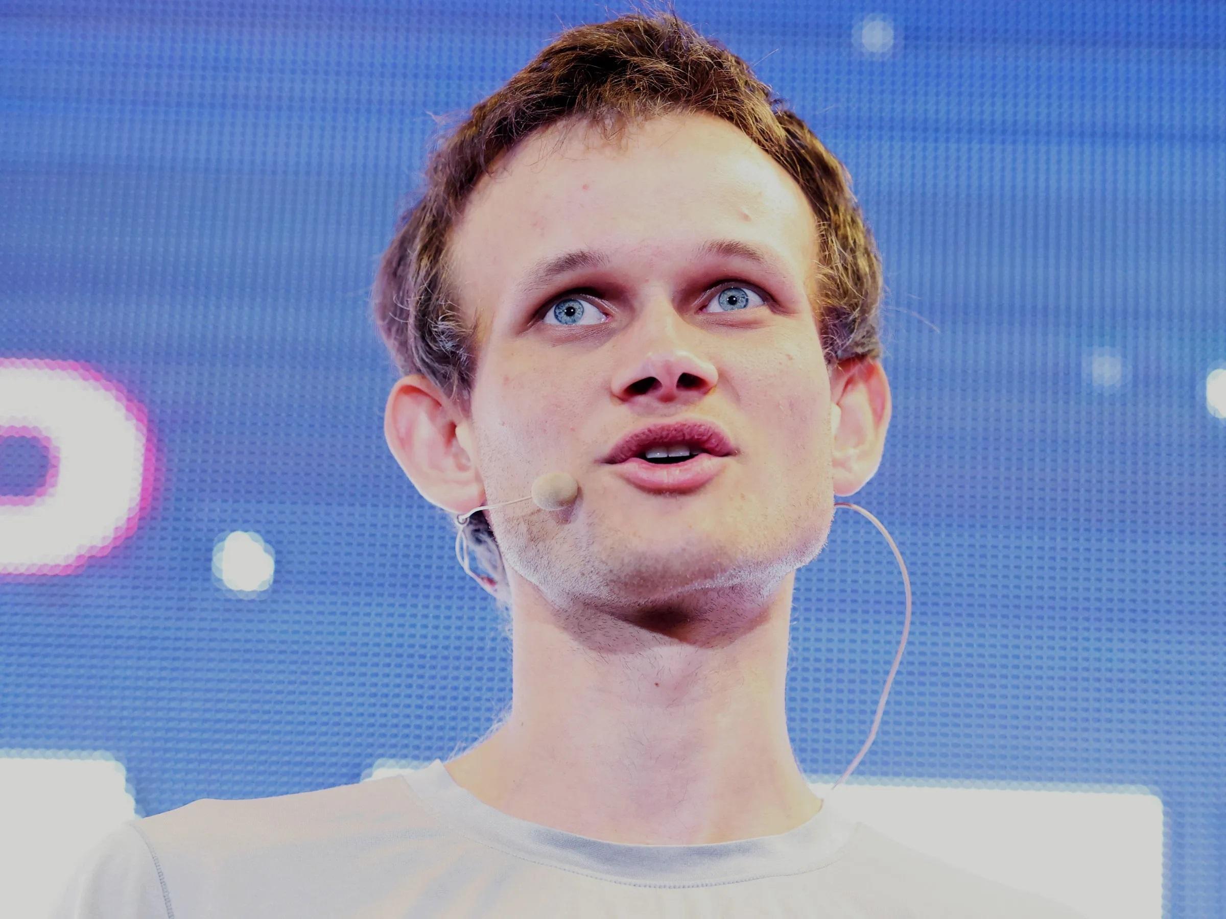 vitalik-buterin-da-ban-gan-4-trieu-usd-gia-tri-eth-sau-khi-ftx-pha-san