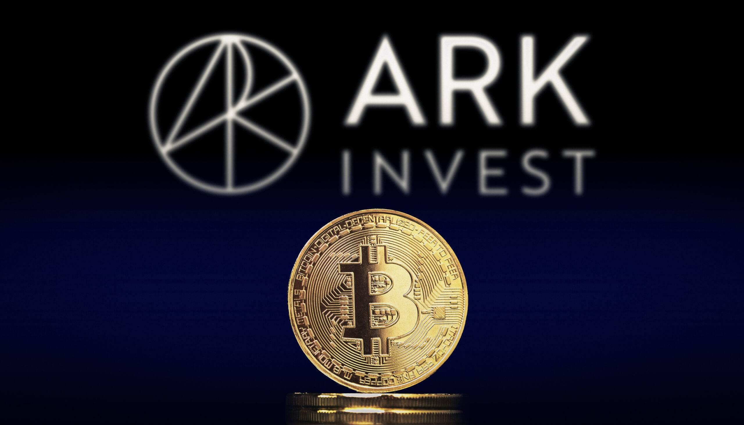 sec-tri-hoan-ra-quyet-dinh-doi-voi-etf-bitcoin-cua-ark-invest